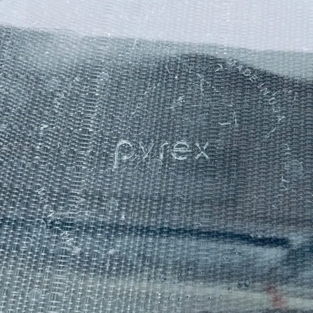 Pyrex Bakeware 9-1/2-Inch Scalloped Pie Plate